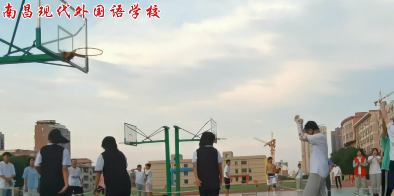 南昌現(xiàn)代外國語學(xué)校“陽光青年杯”籃球賽活力開賽 | 女生隊(duì)伍超燃合集