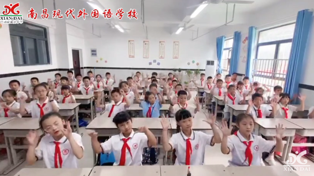 南昌現(xiàn)代外國(guó)語學(xué)校小學(xué)部《萬疆》手勢(shì)舞，獻(xiàn)禮祖國(guó)72周年華誕！