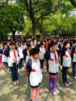 傳承紅色基因 弘揚八一精神南昌現(xiàn)代外國語學（迎賓校區(qū)）小學部開展晨會活動